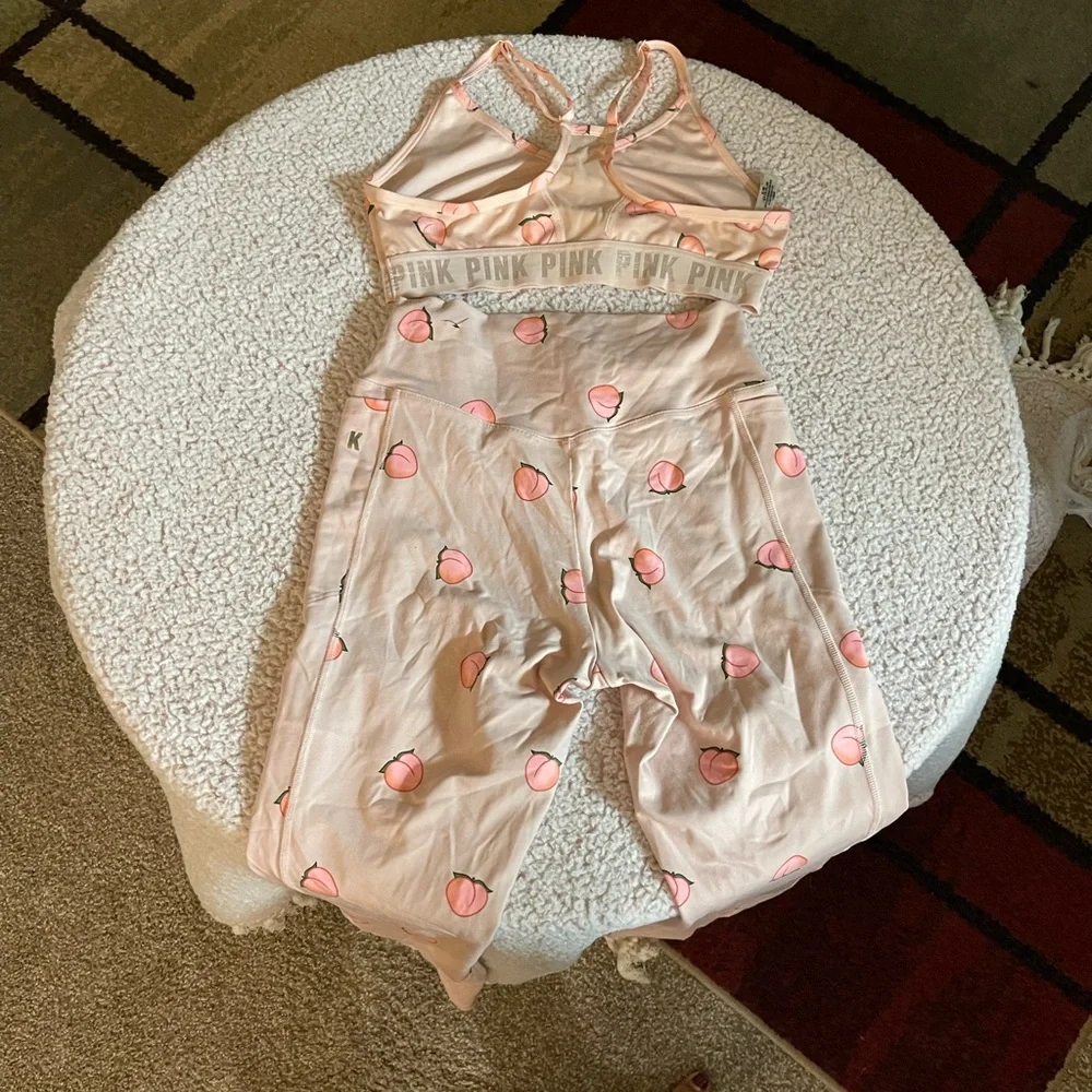 Victoria‘s Secret PINK peach 🍑 sports bra and leggings with pockets - Picture 3 of 6